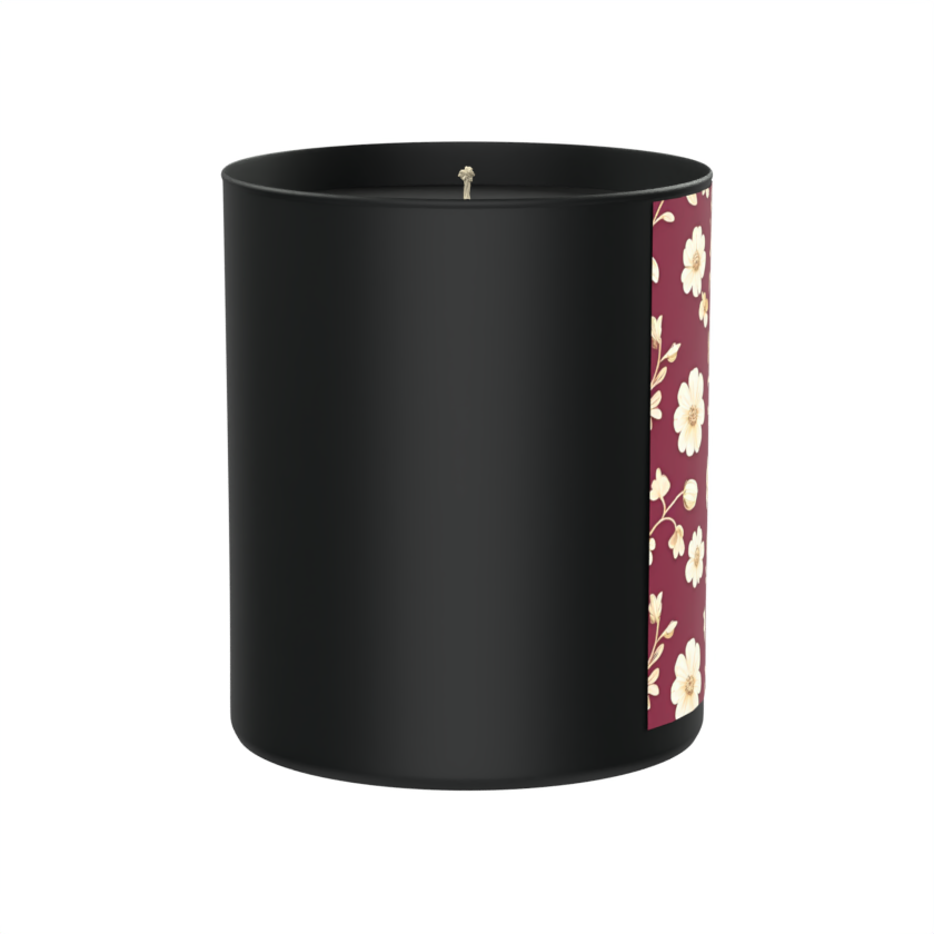 Velvet petals, dark woods, and a touch of drama 200g Black Candle ‘Dark Noir’