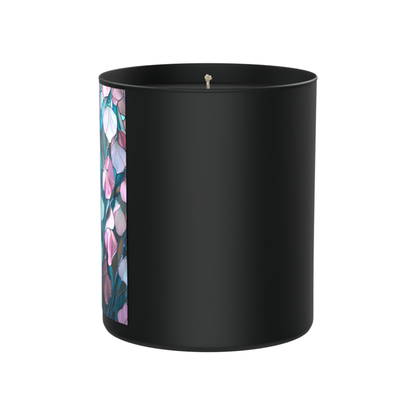 Enchanted woods, soft petals, and a little bit of mystery. 200g Black Candle ‘Dark Noir’