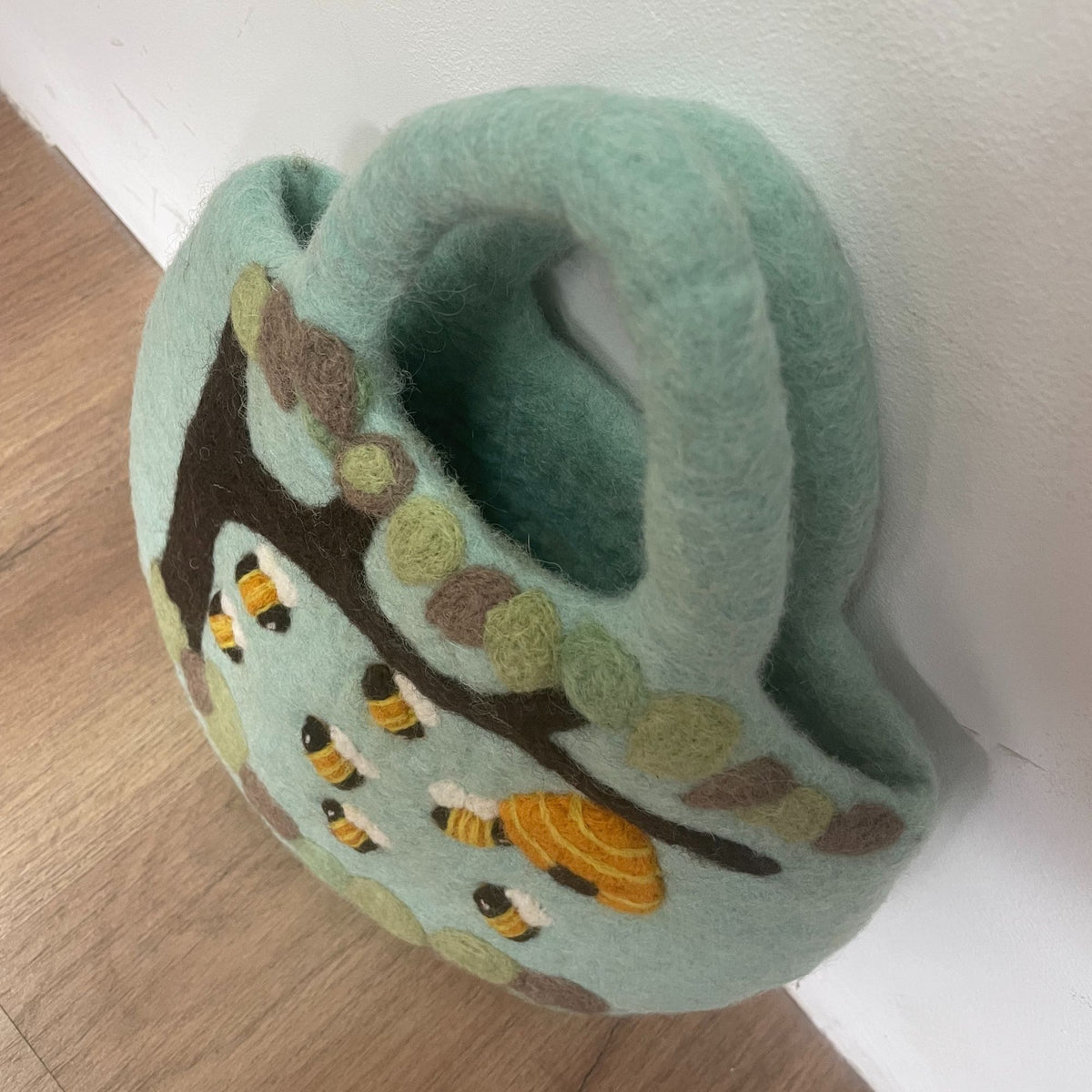 Bee & Beehive Felt Bag – Handmade Wool Shoulder Bag